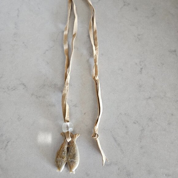 ASIAN NATURAL GREEN & BROWN JADEITE TWO-SIDED FISH PENDANT WITH CHAMOIS NECKLACE - Picture 4 of 16